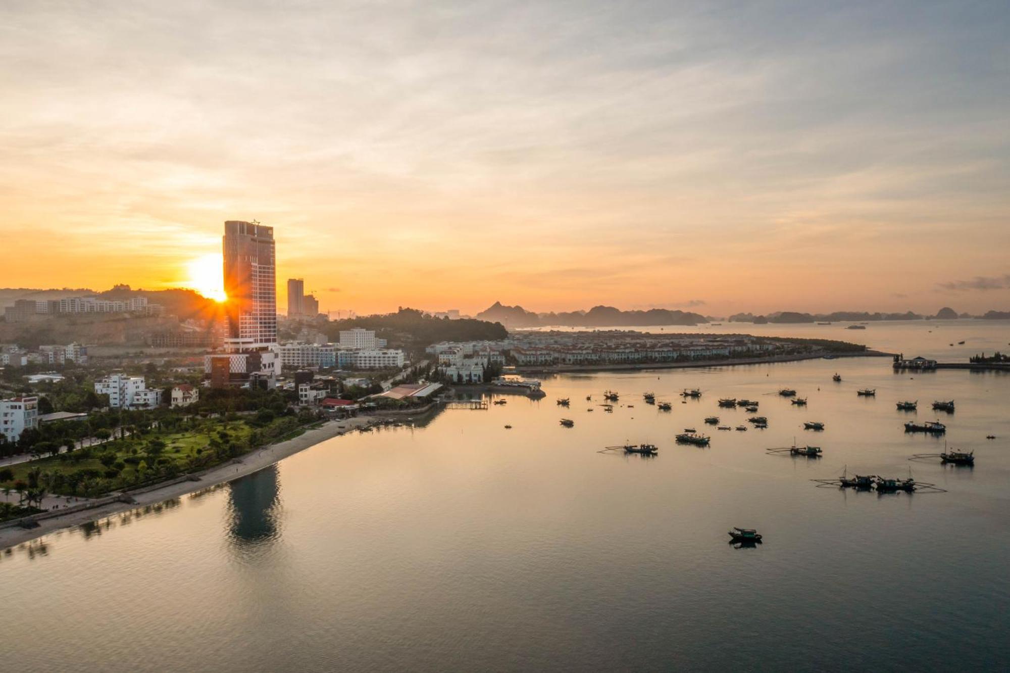 Radisson Blu Ha Long Bay Hotel Exterior photo